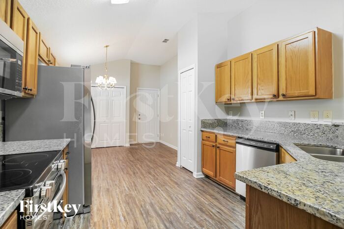 Building Photo - 489 MacKenzie Cir