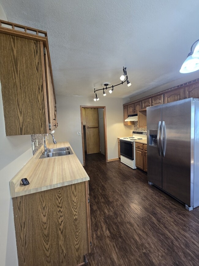 Building Photo - 902 N Colorado St