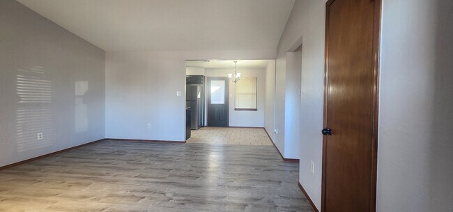 Building Photo - 907 NE Tortoise Dr