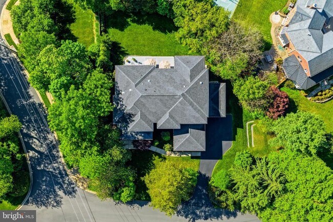 Building Photo - 1513 Oakview Dr