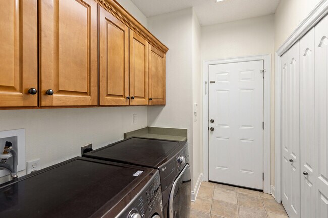 Building Photo - 2899 Chanterelle Cove