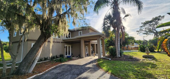 Primary Photo - 2 Bedroom, 3 Bathroom House in Bradenton