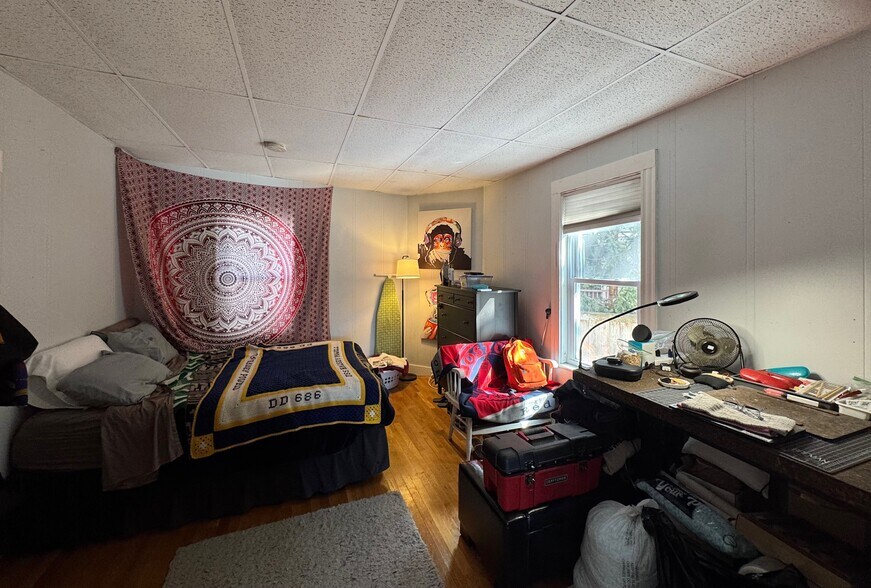 Building Photo - 197R Elm St