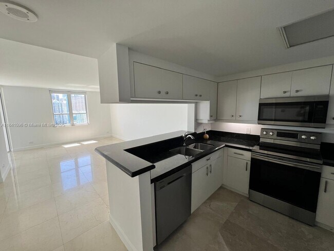 Building Photo - 701 Brickell Key Blvd
