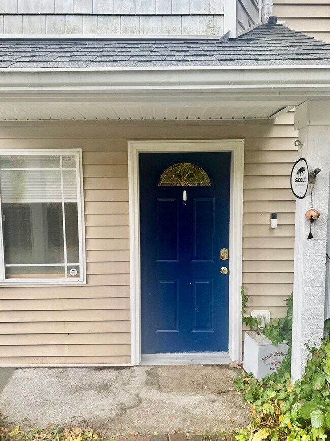 Building Photo - Spacious 2-Bed Townhouse in Seattle’s Greenwood / Phinney Area