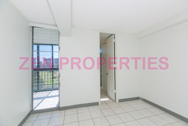 Building Photo - a 2 bdrm, 2 bath unit with 2 prkg at Fairway House for rent
