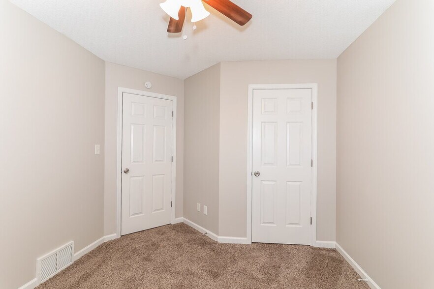 Building Photo - 1074 Red Fern Cir W