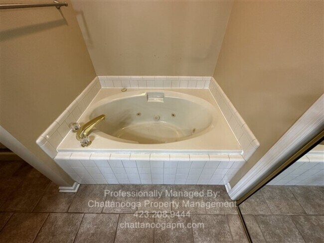 Building Photo - 7420 Hamilton Run Dr