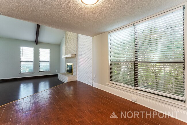Building Photo - 4 BR/3.5BA | Newly Renovated Single Family Home | 1-Car Covered Parking |Backyard Deck