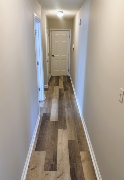 Building Photo - 6098 Ravenwood Lake Dr E