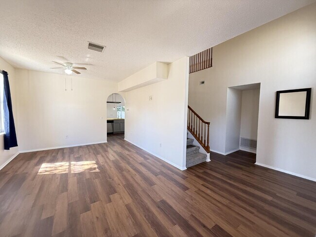 Building Photo - Beautifully remodeled 6 bedroom - 3 bath h...