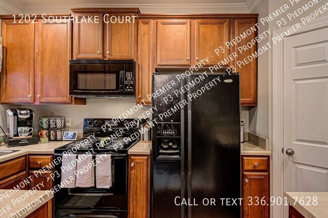 Building Photo - 1202 Southlake Ct