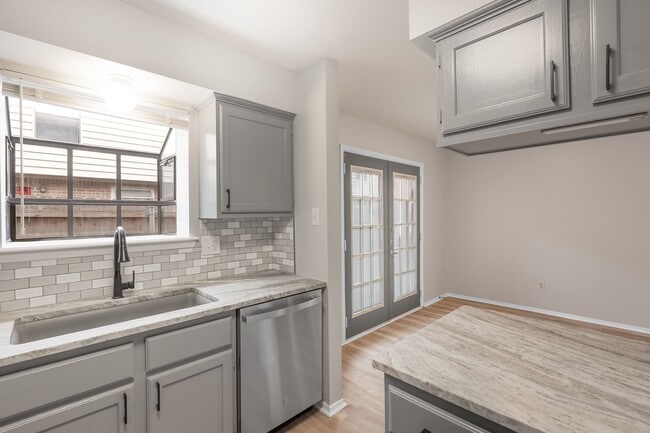 Building Photo - 1904 Dartmouth St