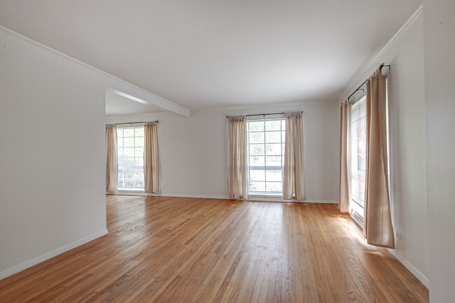 Building Photo - 370 Madison Ave