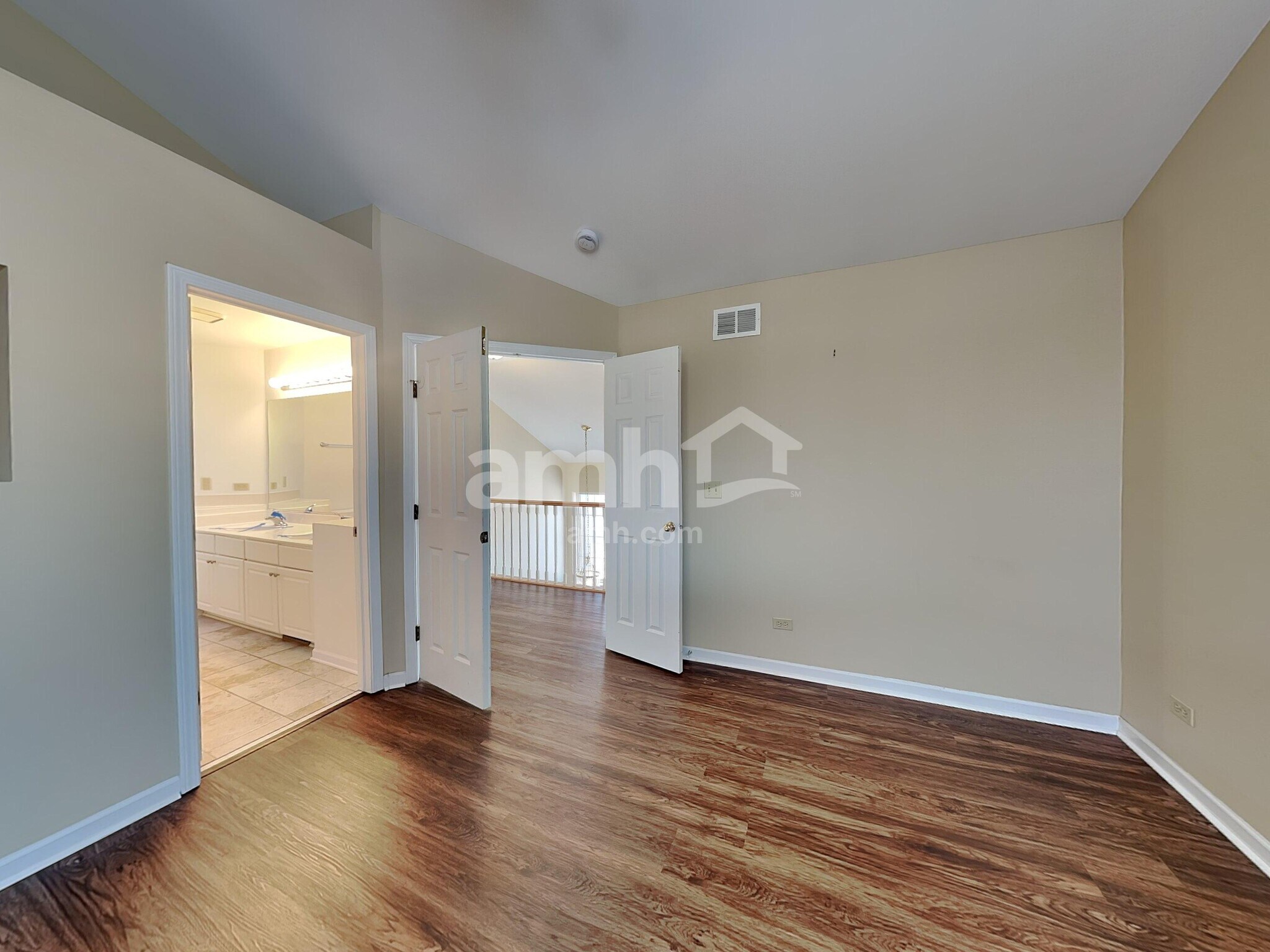 Building Photo - 626 David St