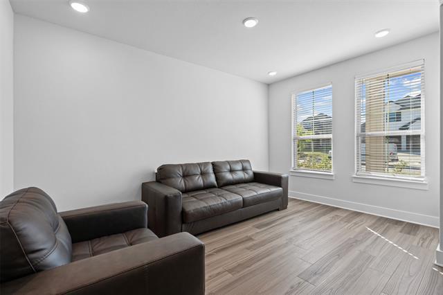 Building Photo - 1770 English Wy