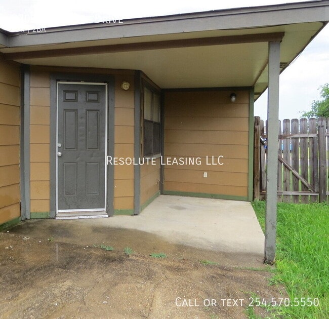 Building Photo - 2302 Traverse Dr