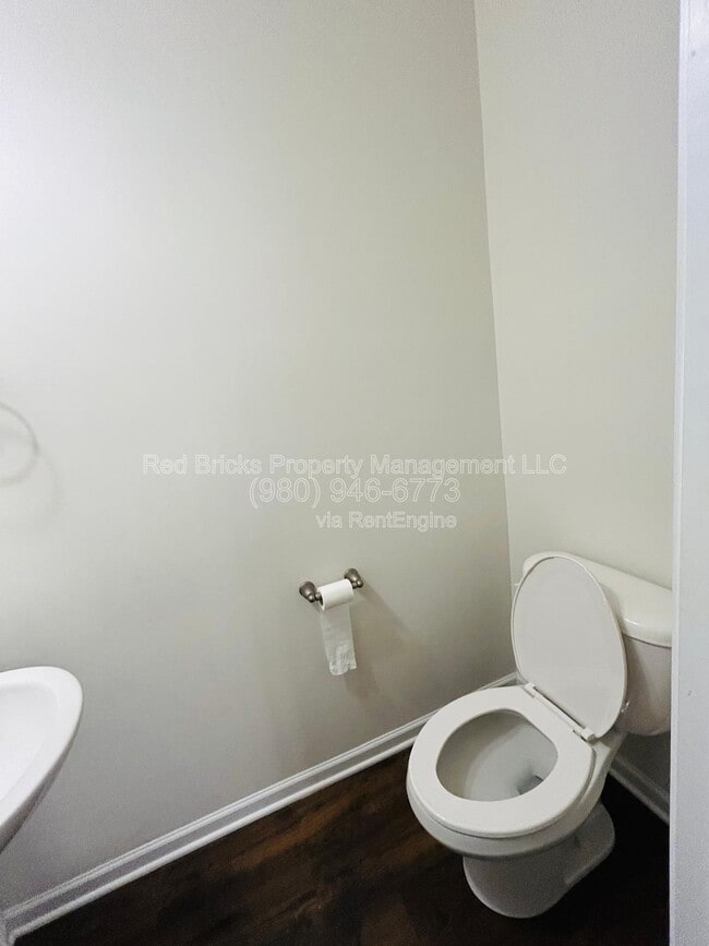 Building Photo - 9315 Grand Valley Dr