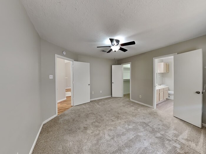 Building Photo - 2419 Sherwood Hollow Ln