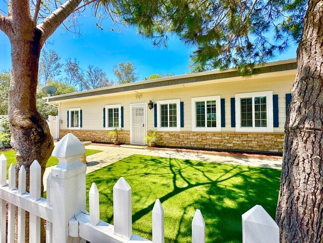 Building Photo - Stunning Top to Bottom, Inside & Out Remodel Job on this Rental Home, Minutes to Fallbrook or Bon...