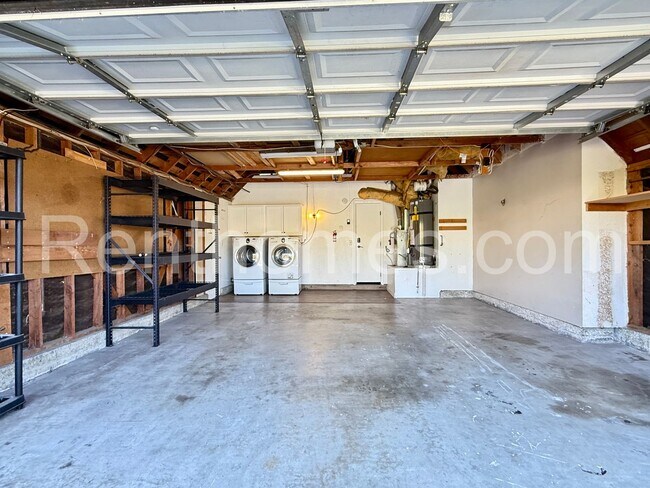 Building Photo - 9911 Ivy St