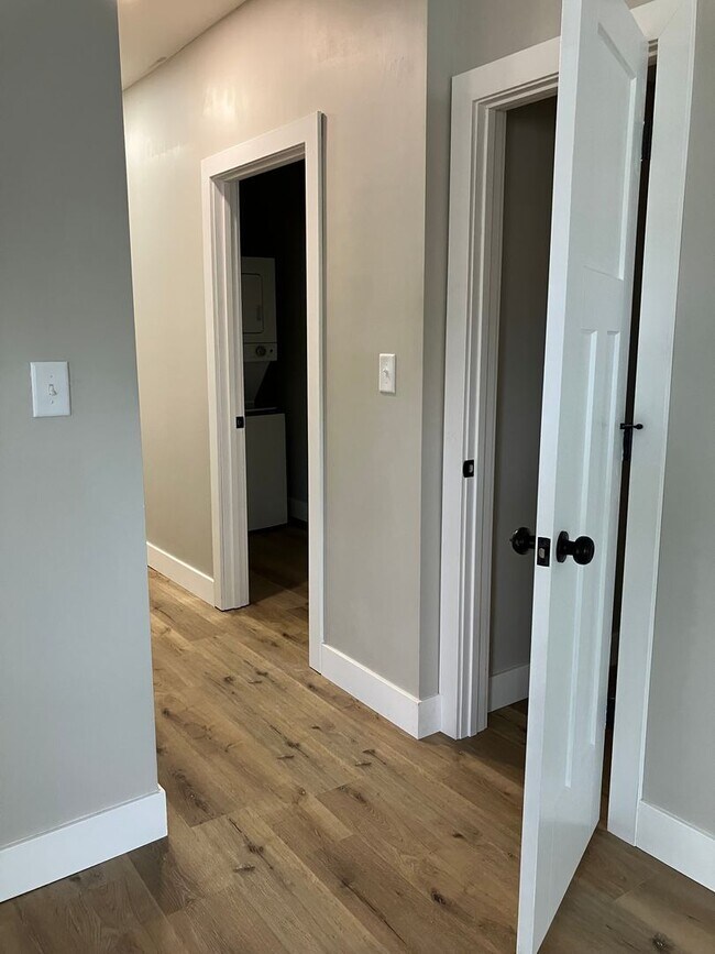 Building Photo - 1915 Poplar St