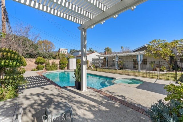 Building Photo - 351 S Parish Pl