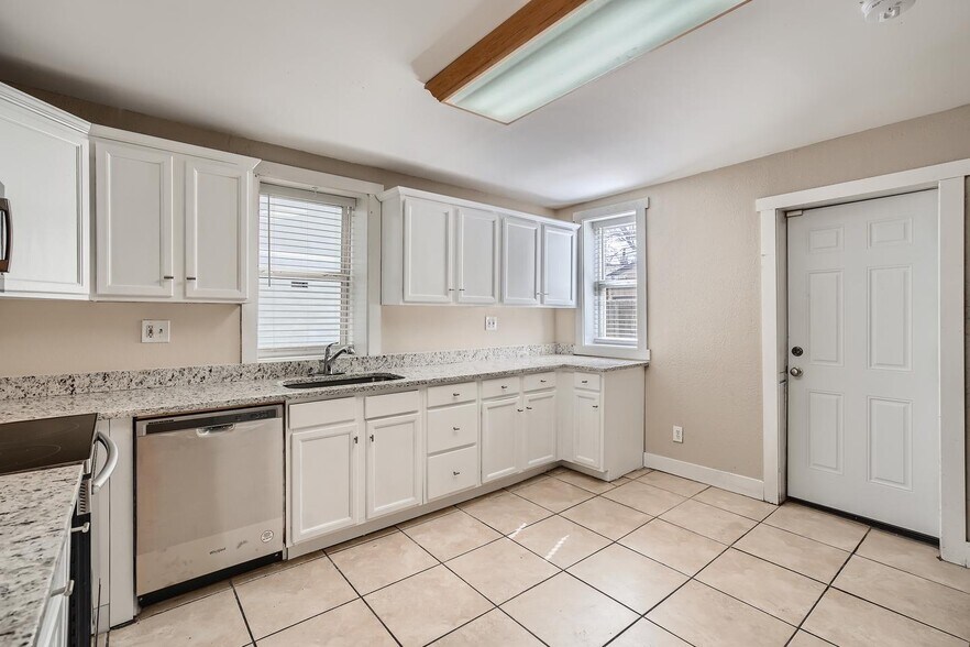 Building Photo - Beautiful Lincoln Park home by Art District on Santa Fe