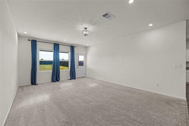 Building Photo - 305 Redfish Ln