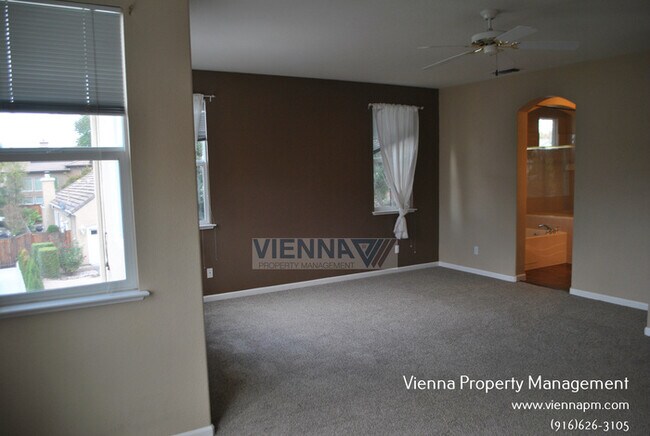 Building Photo - Beautiful 4 Bedroom + Study in Desirable N...