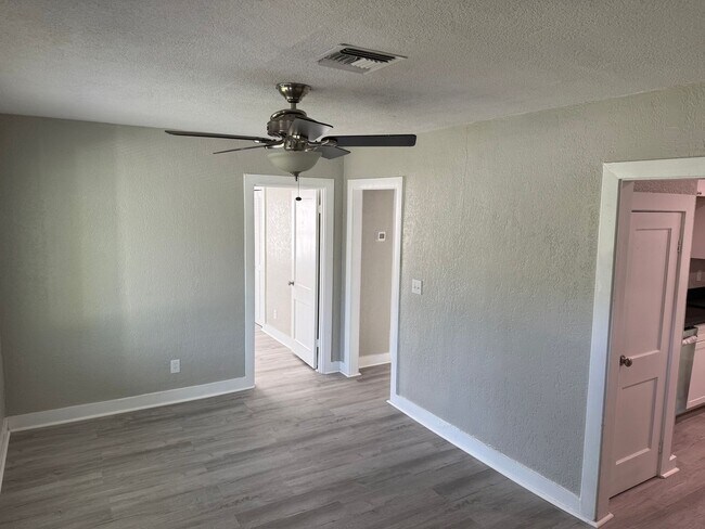 Building Photo - Newly Renovated 2.2 with Den - view of can...