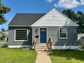 Building Photo - Gorgeous 4 Bedroom 1 Bathroom Home in Rich...
