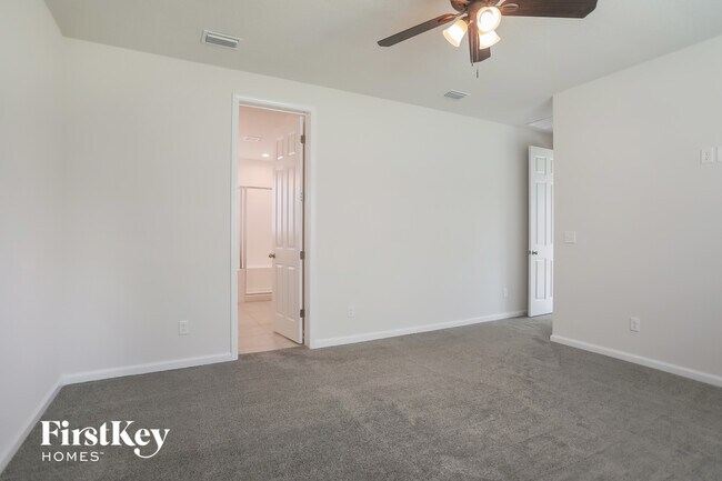 Building Photo - 2103 Amberly Dr