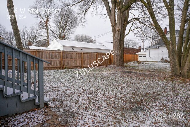 Building Photo - 406 W 6th St