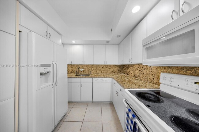Building Photo - 5600 Collins Ave