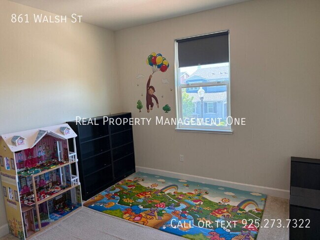 Building Photo - 861 Walsh St
