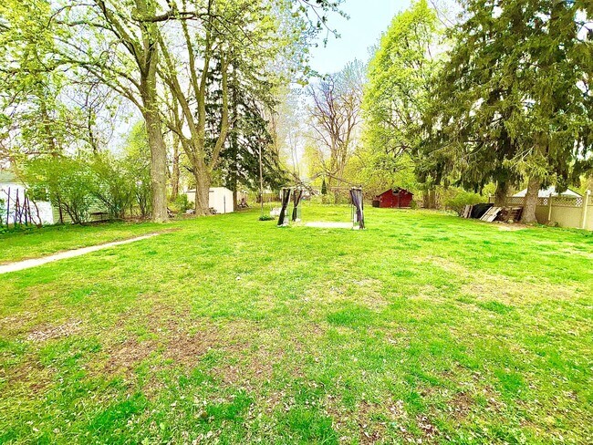 Building Photo - 1829 Osterlitz Ave