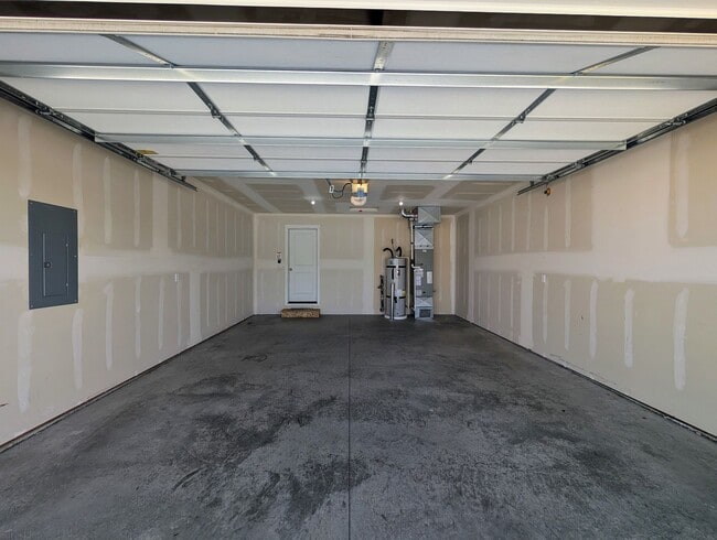 Building Photo - Charming 3-Bed, 2-Bath Home w/ Fenced Yard & W/D!