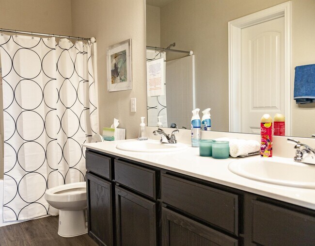 Building Photo - 2208 Princeton Ave