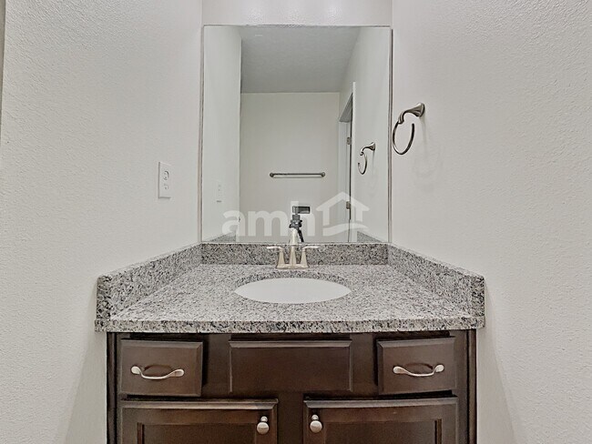Building Photo - 743 Zarabrooke Ct