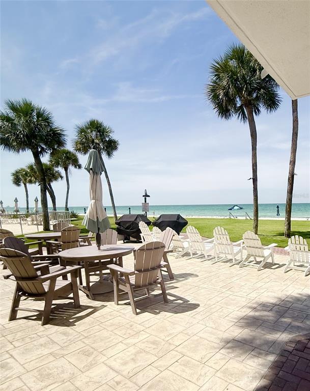 Building Photo - 1050 Longboat Club Rd