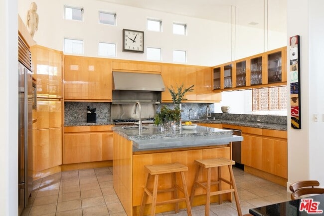 Building Photo - 2217 Grand Canal