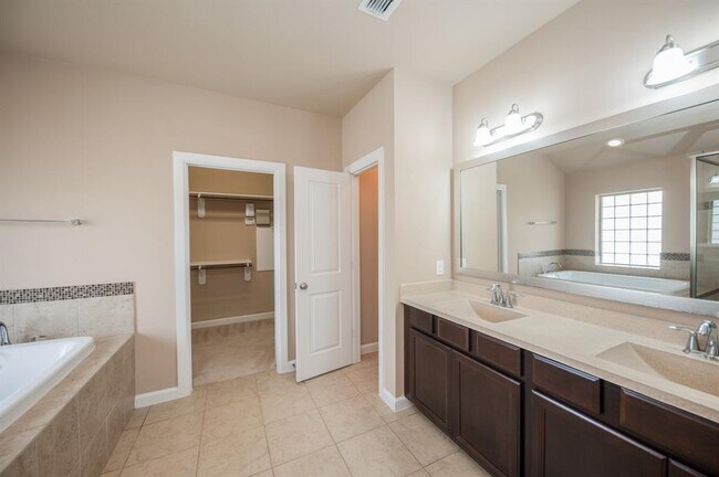 Building Photo - 3310 Belmont River Ln