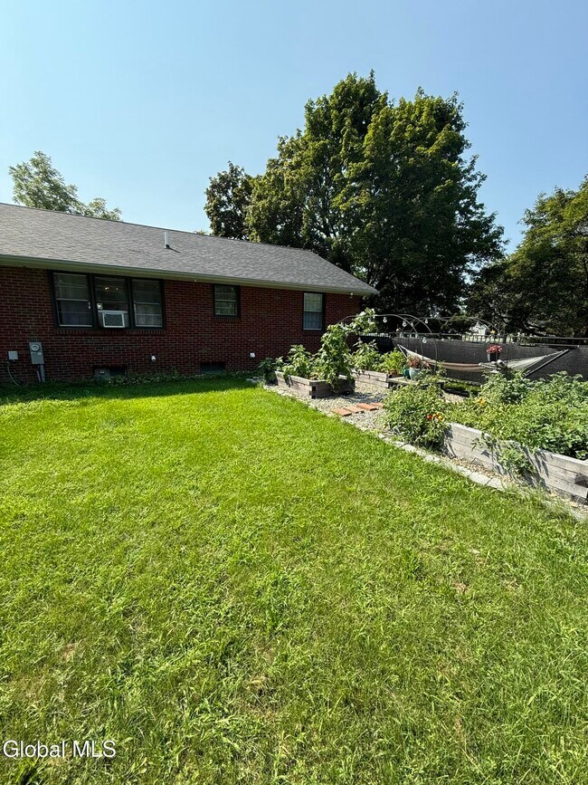 Building Photo - 143 Schuurman Rd