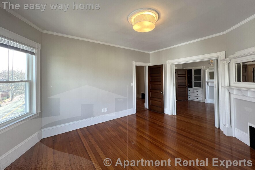 Building Photo - 107 Oxford St