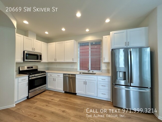 Building Photo - 20669 SW Skiver St