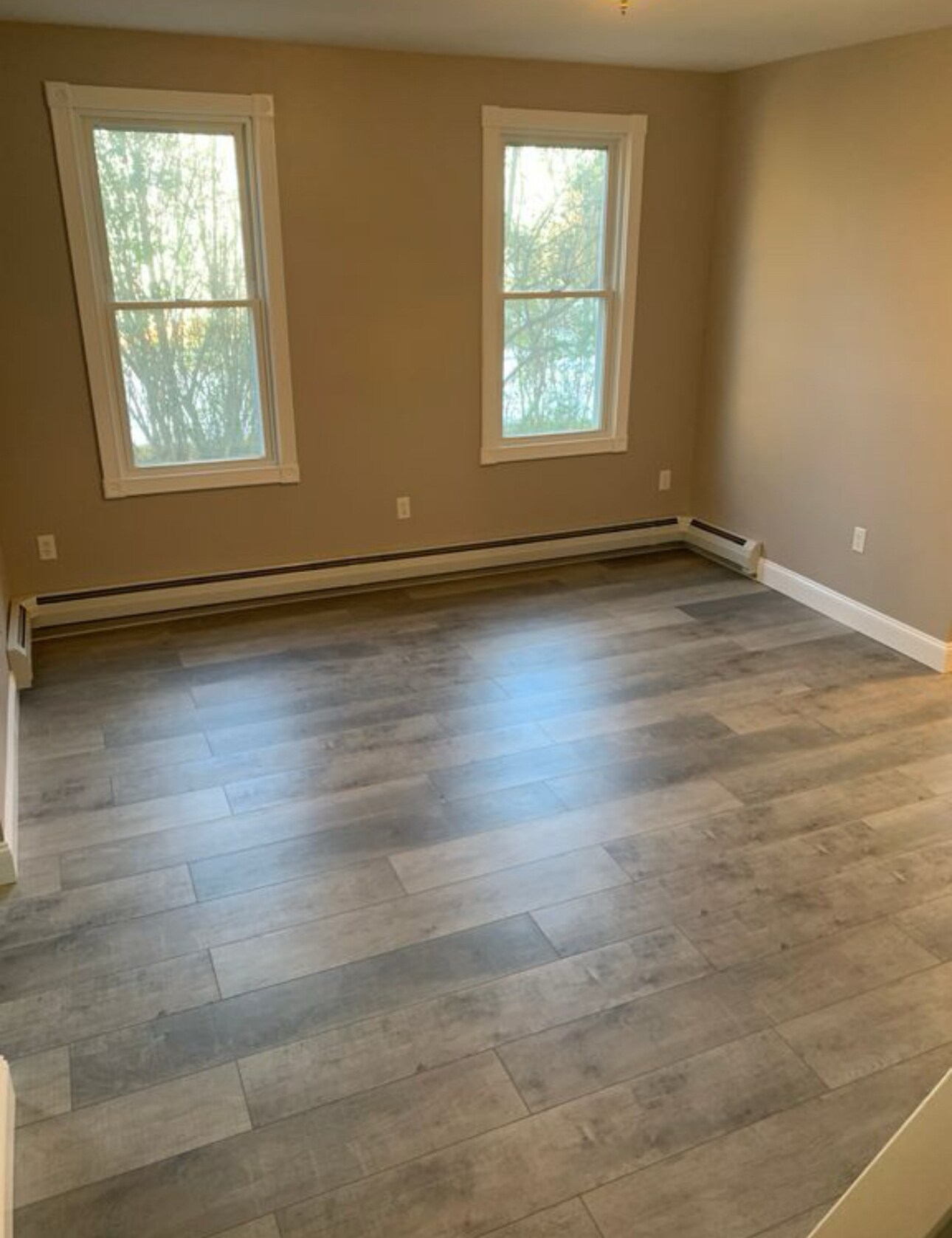 Dining with lots of natural light - 1744 Farmington Ave