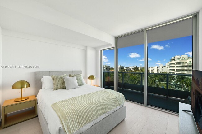 Building Photo - 9221 E Bay Harbor Dr