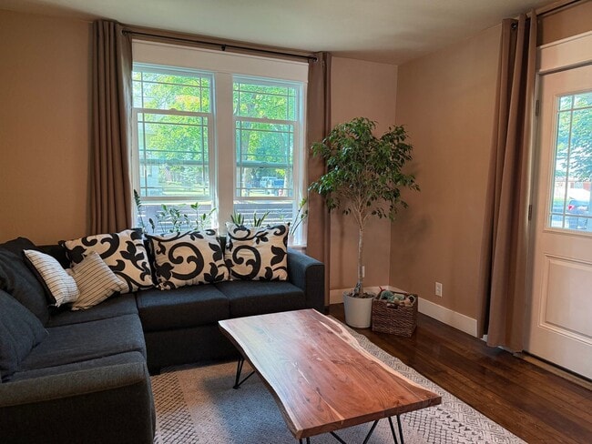 Building Photo - Charming Kalispell Home