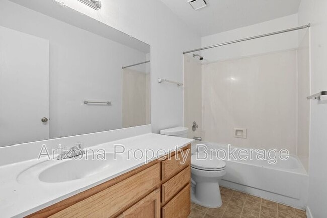 Building Photo - 6144 E Glencove St